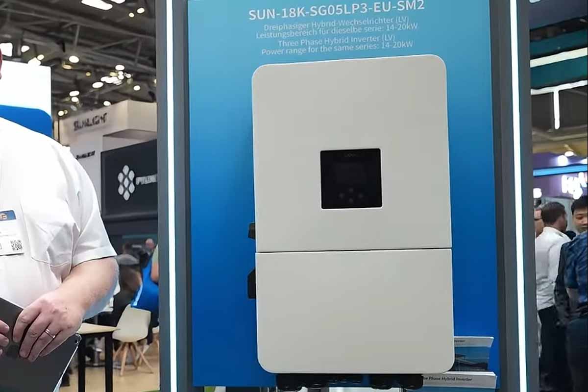 La nouvelle gamme d'onduleur hybride de Deye présentée lors du salon Intersolar Europe à Munich.