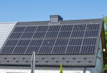 À qui revient l'invention des panneaux solaires de toiture ?
