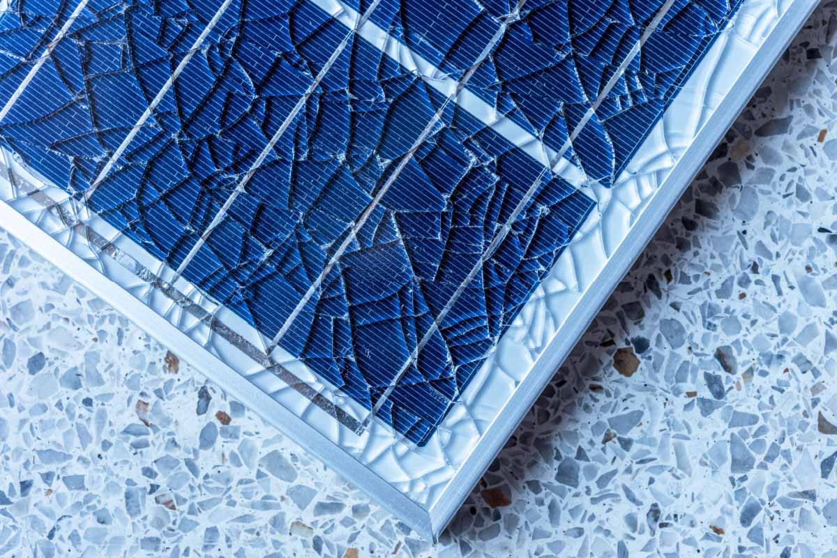 Le verre des panneaux solaires serait de plus en plus fragile.