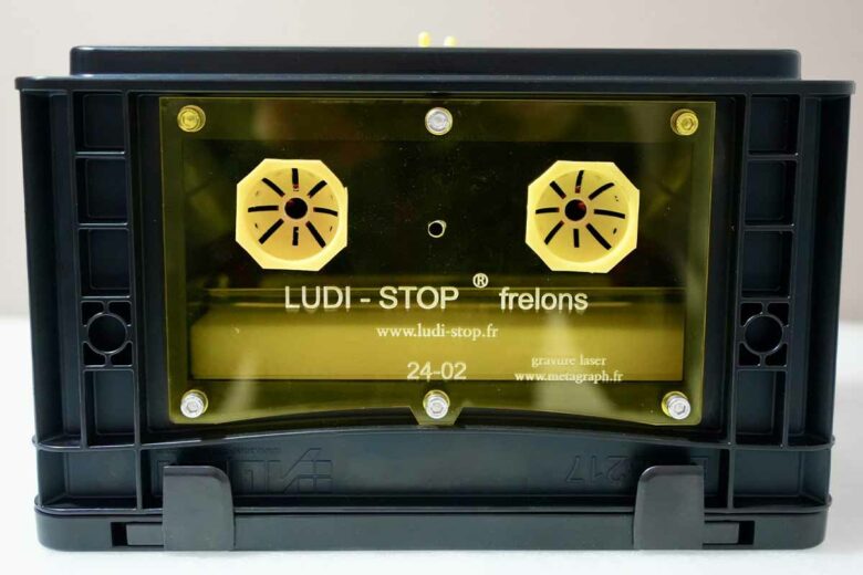 Le petit modèle de piège à frelon proposé par Ludi-Stop.