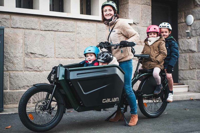 Un vélo cargo idéal pour transporter la famille.