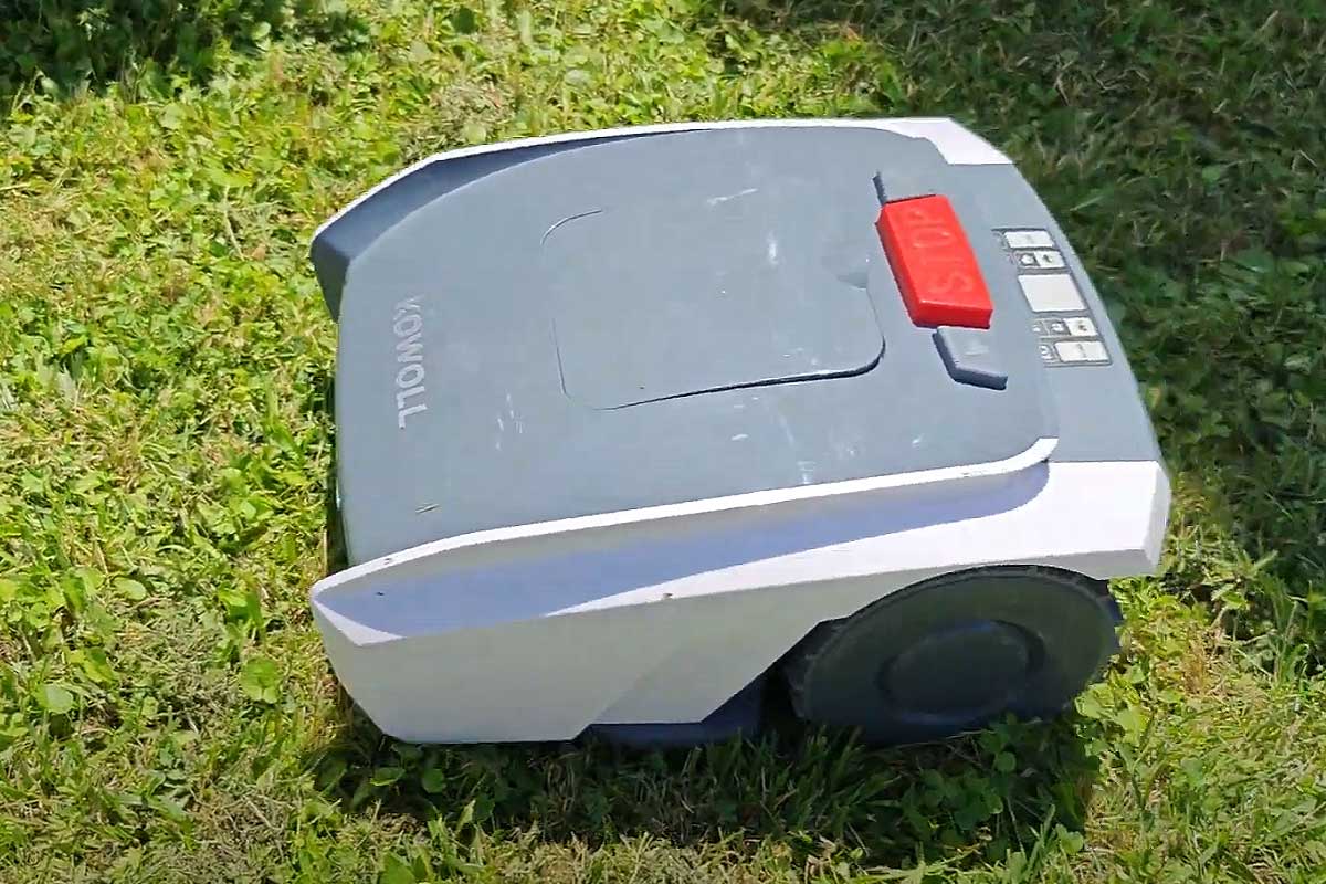 Le robot tondeuse KOWOLL M18EX.