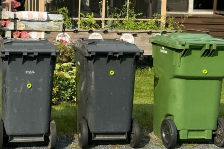 Des poubelles équipées du système Ezywasher.