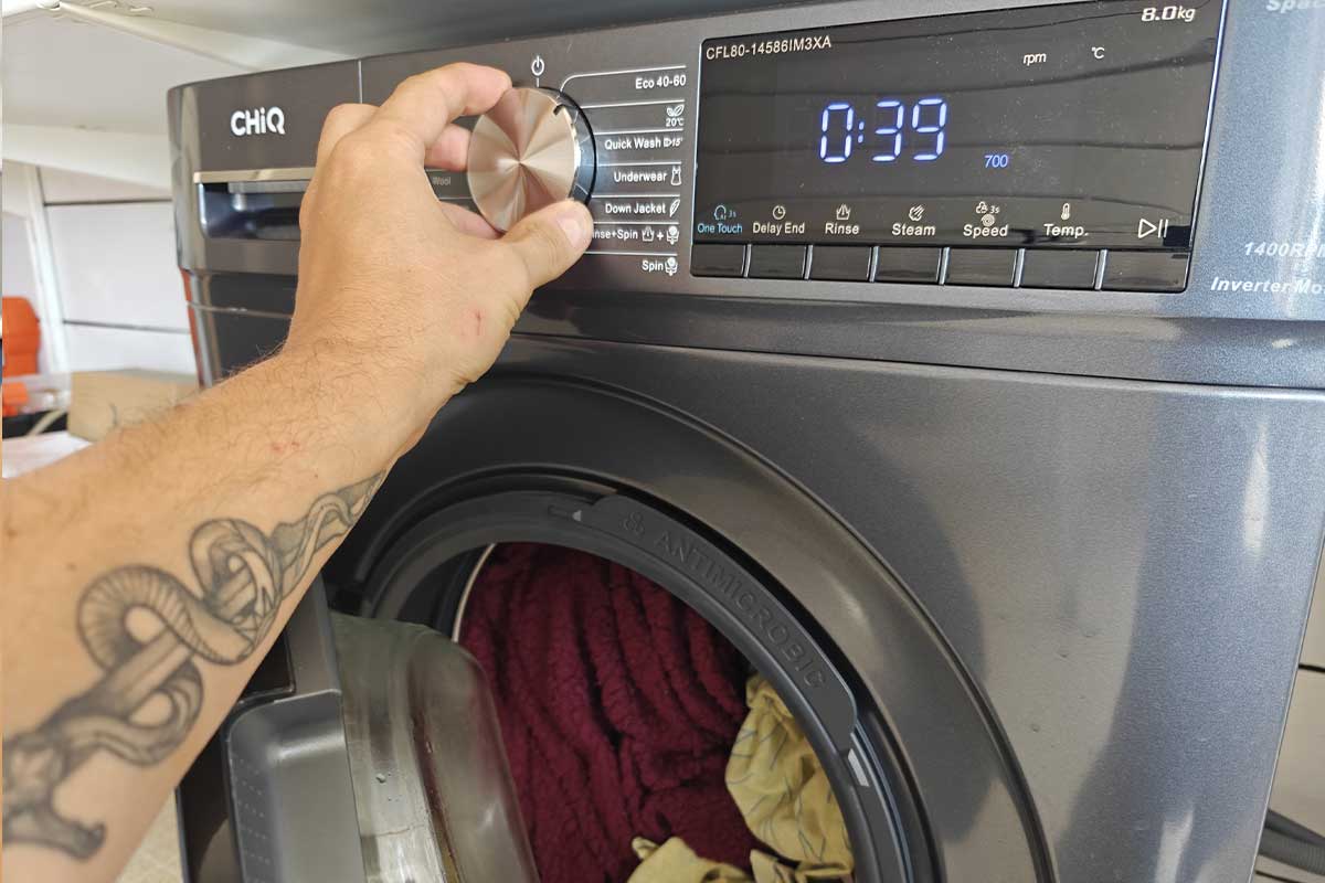 Deux astuces peu utilisée pour réduire la consommation d'électricité de votre machine à laver le linge.