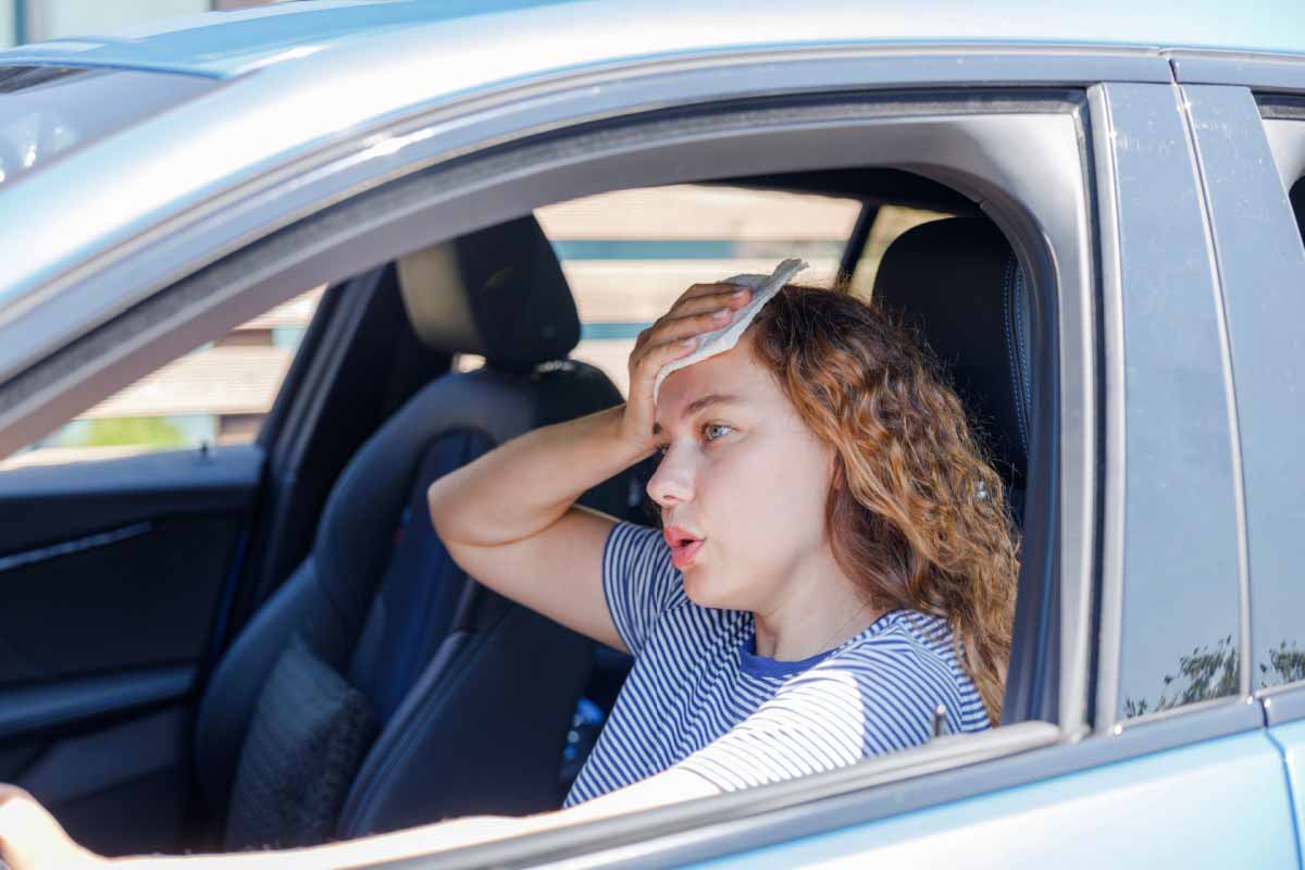 Par ces fortes chaleurs, il est difficile de ne pas utiliser la climatisation dans la voiture.