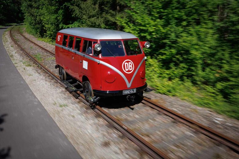 Un adorable combi T1 sur rails.