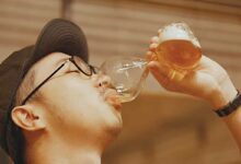 Une marque de bière crée un verre pour boire plus lentement.