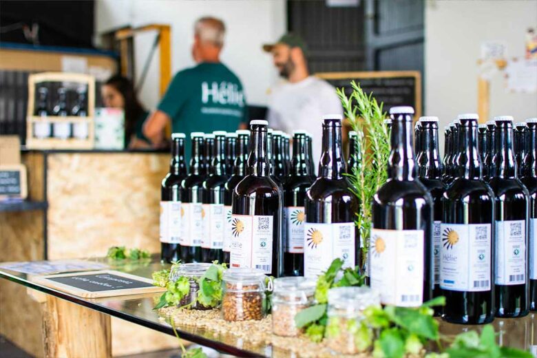 La bière Hélie est brassée de manière artisanale en grande partie avec l'énergie solaire.