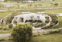 Une maison enterrée « autonome » à la façon Hobbit.