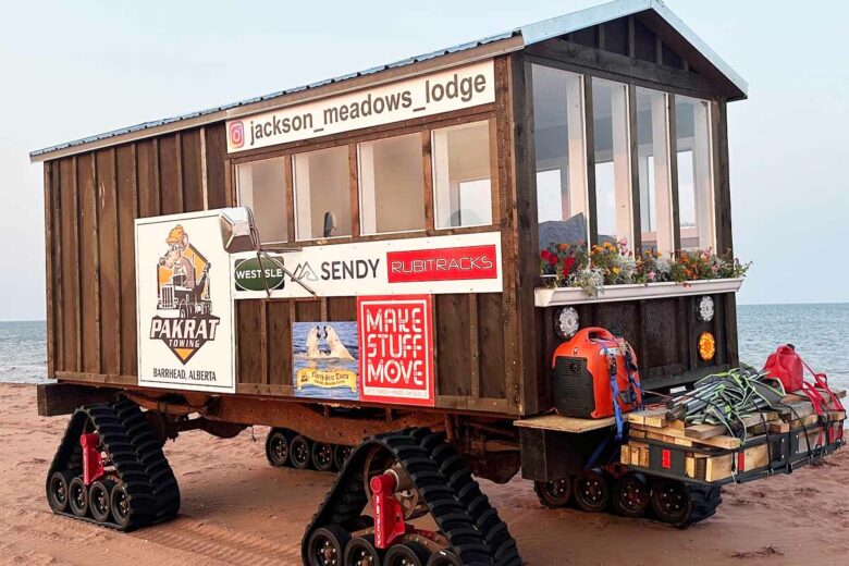 Une tiny house motorisée sur chenilles pour aller n'importe où !