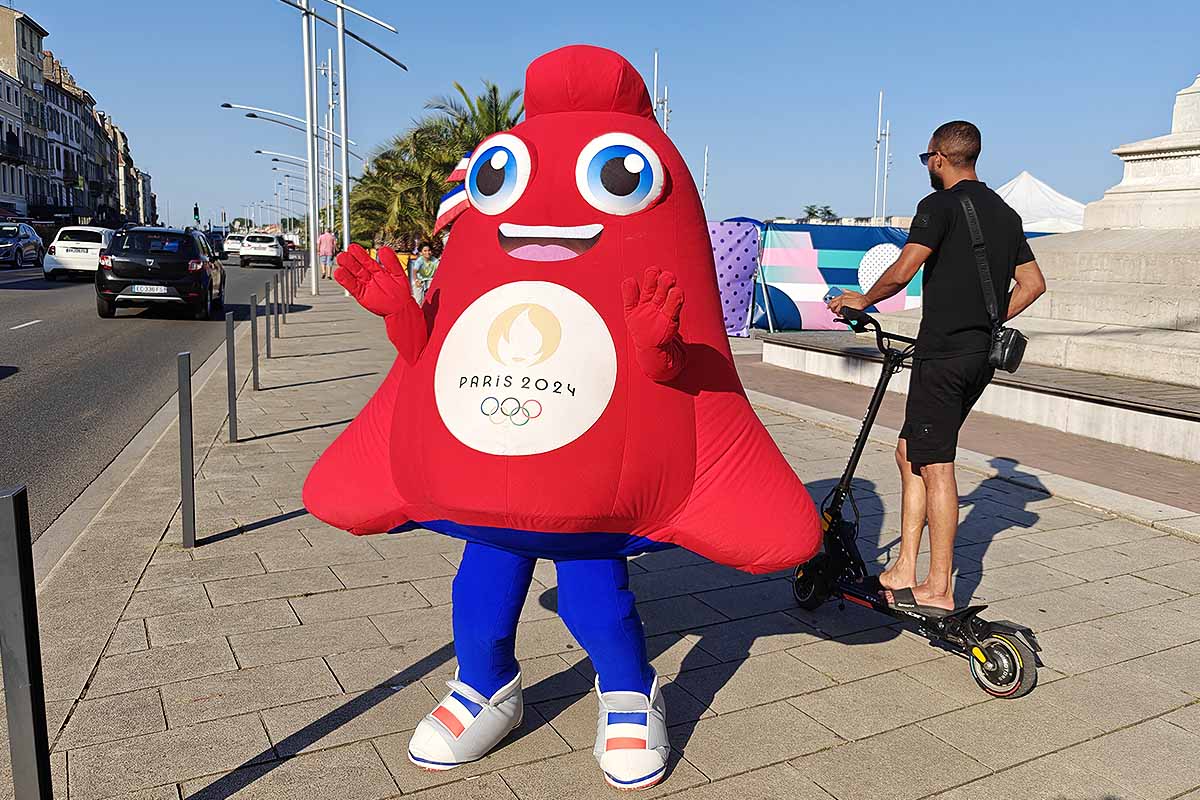 La mascotte des JO de Paris 2024 représente la France pour cet évènement et se décline dans de nombreuses formes différentes.