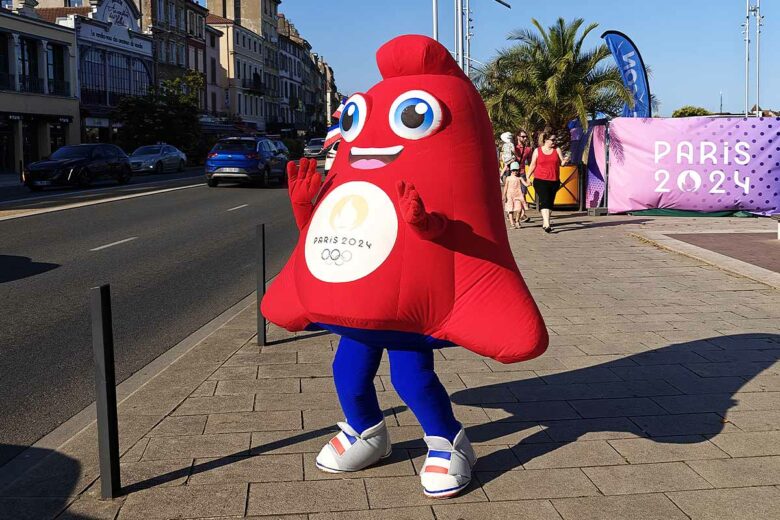 Phryge la mascotte des Jeux olympiques de Paris 2024.