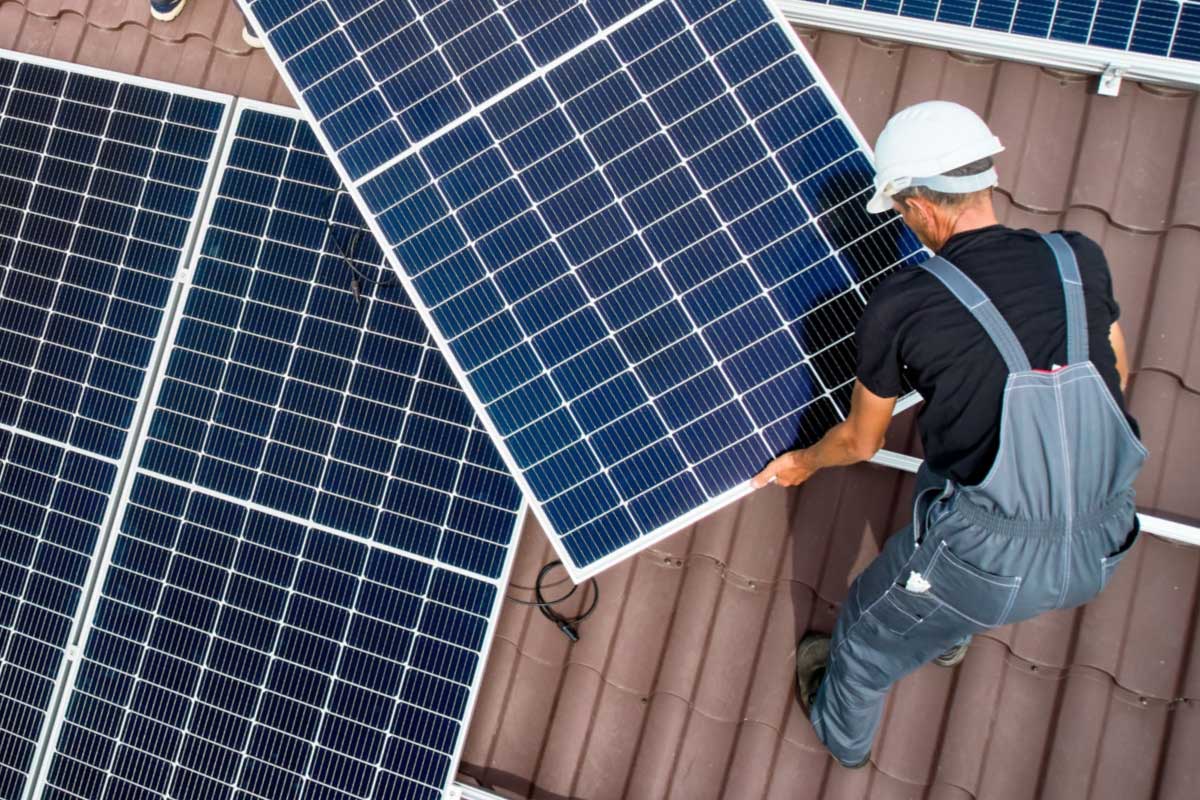 Selon une étude, la valeur immobilière augmente avec des panneaux solaires.