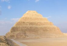 Pyramide de Djoser dans la nécropole de Saqqarah.