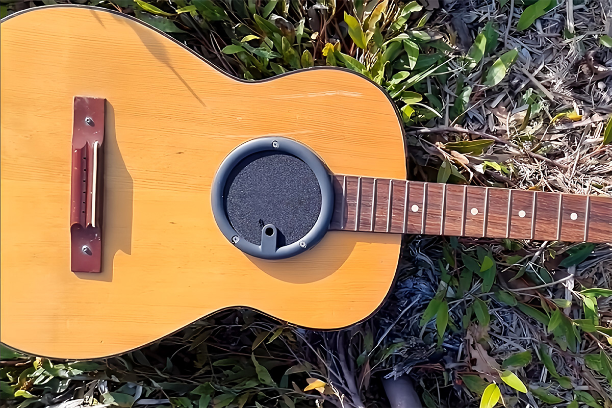 Votre guitare transformée en enceinte avec un kit actuellement en crowdfunding.