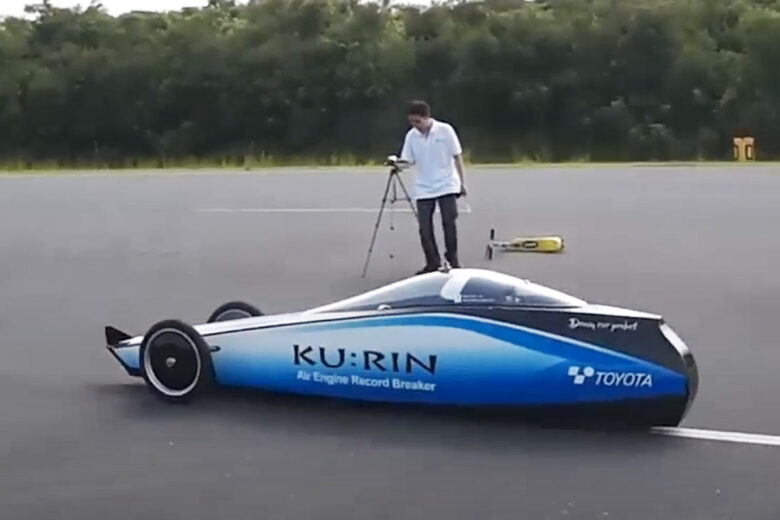 Une vitesse enregistrée à plus de 129 km/h pour ce prototype de véhicule à air comprimé développé par des ingénieurs de Toyota.