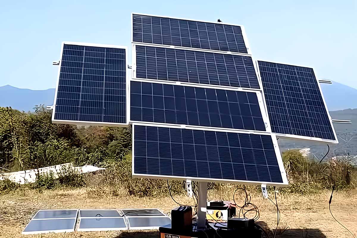 Un tracker solaire qui peut recevoir jusqu'à 6 panneaux pour suivre la trajectoire du soleil et optimiser la production d'énergie.