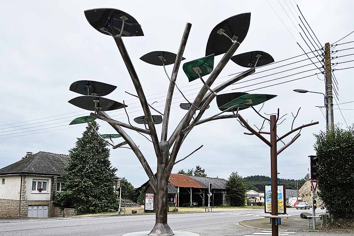 Un arbre solaire pour recharger ses smartphones et ordinateurs portables.