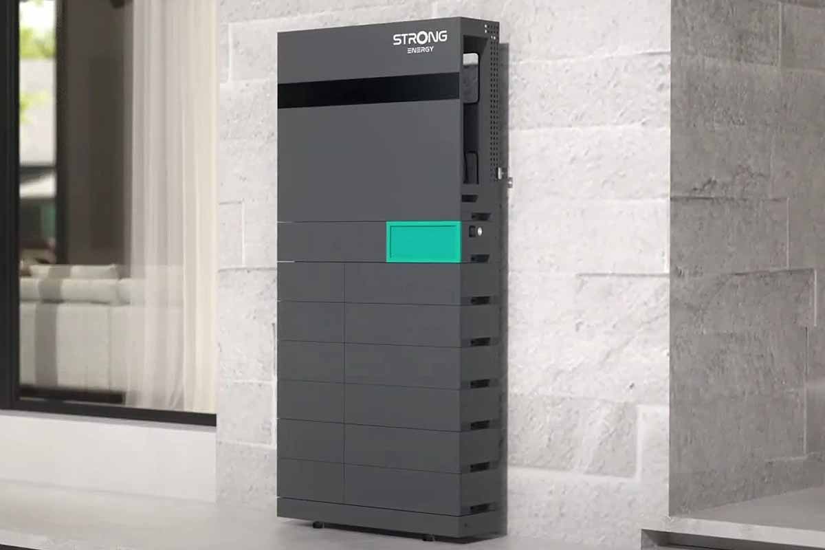 La nouvelle batterie Alfred 10 de Strong Energy est une solution de stockage qui peut aller jusqu'à 24 kWh.