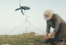 Une éolienne portable qui peut générer de l'électricité.