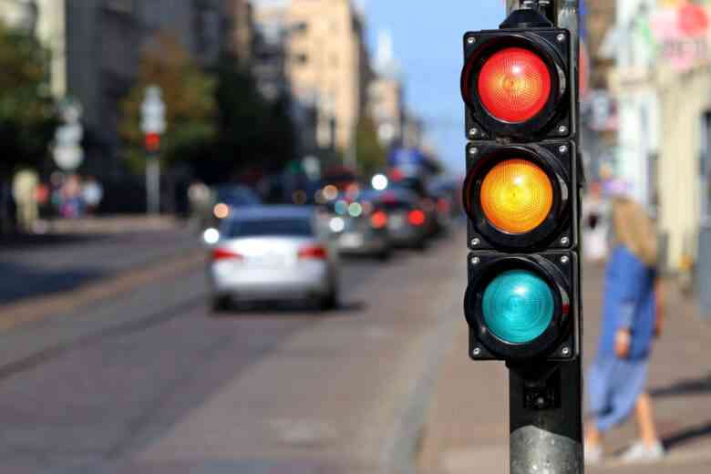 Confier la gestion des feux de circulation pour améliorer le trafic routier à une IA est un projet de Google.