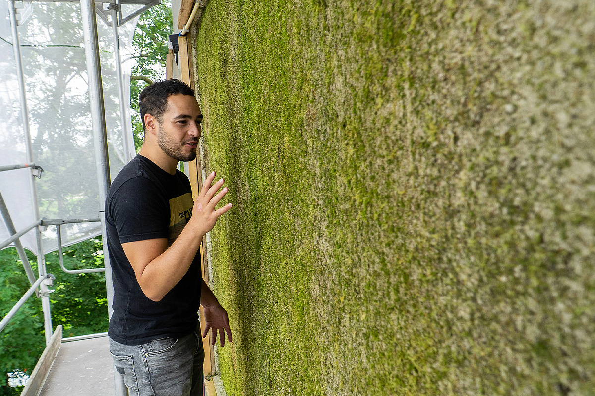 L'entreprise Respyre crée des murs végétalisés avec un béton ou la mousse pousse.