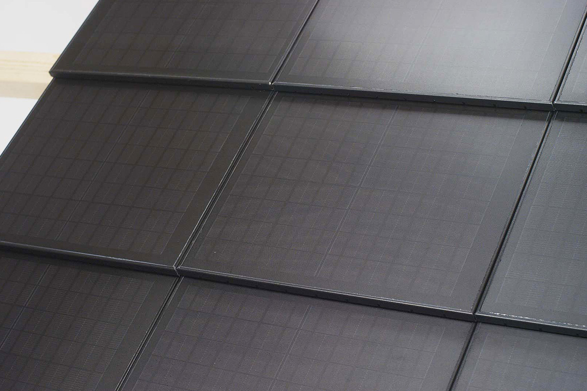 Des tuiles solaires photovoltaïques spécialement conçues pour fonctionner couplées avec une pompe à chaleur.