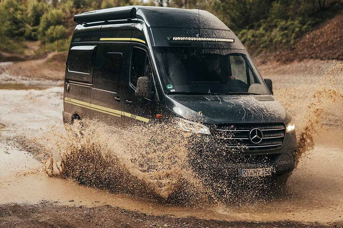 Hymer Grand Canyon S CrossOver un fourgon amenage luxueux le plus cher au monde NeozOne