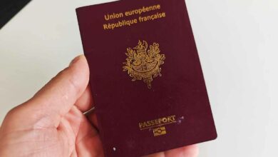 Un passeport Français pour voyager à l'étranger.