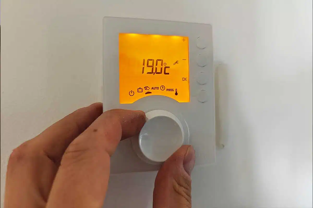 Des aides de l'État existent pour faire installer des thermostats connectés chez vous, mais il y a aussi quelques conditions.