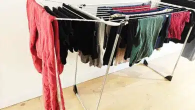 Les japonais utilisent une méthode appelée arc-en-ciel pour disposer leur linge sur un étendoir.