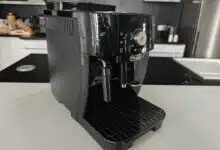 Une machine à café en grains.