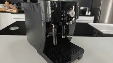 Une machine à café en grains.