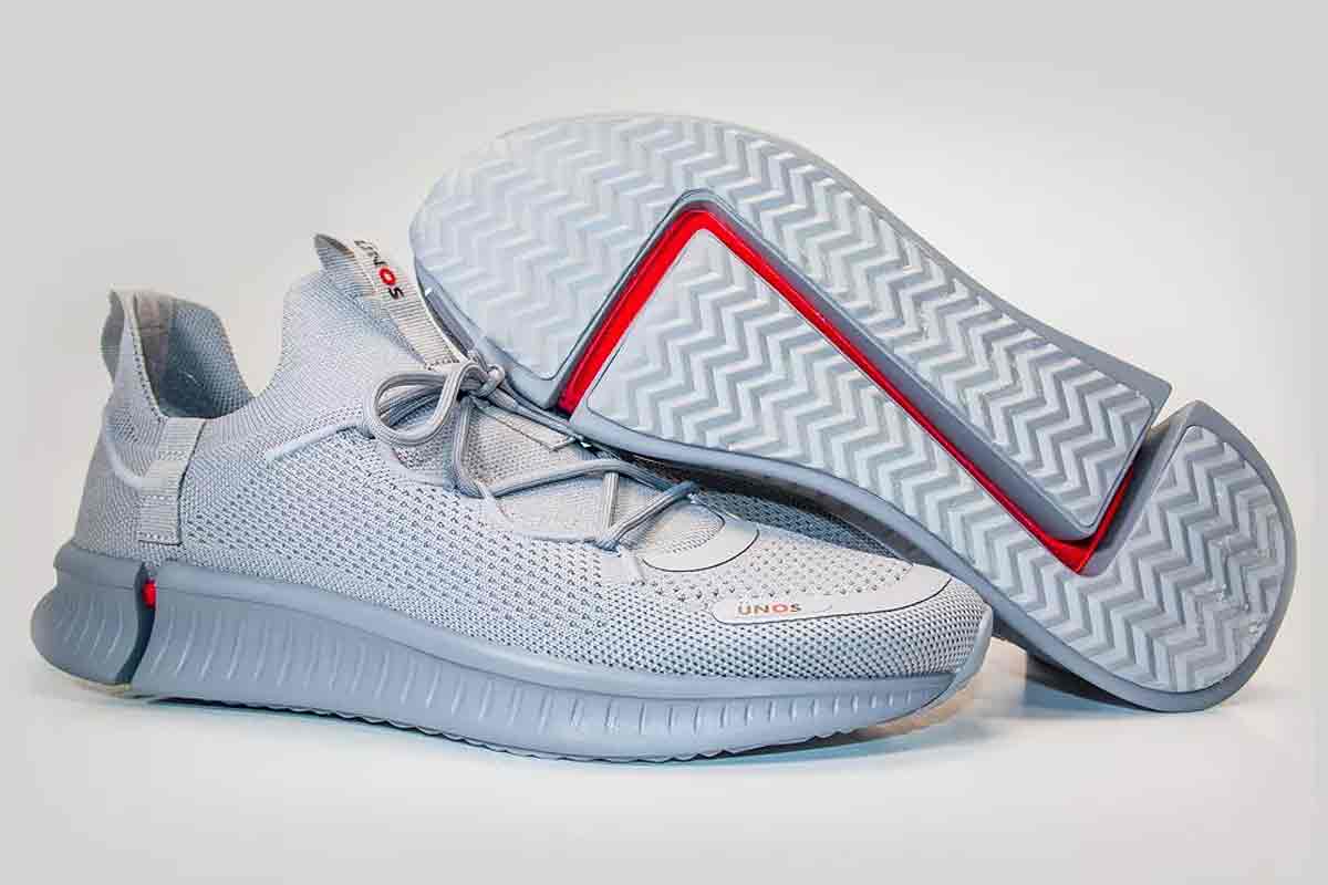 Des sneakers qui peuvent s'élargir ou s'allonger grâce à une semelle innovante.