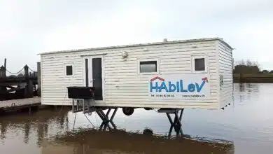 Un système de levage qui permet de protéger des mobil-homes de la montée des eaux.