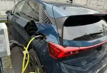 Un véhicule électrique en charge.