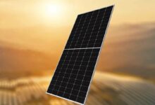 Sharp dévoile ses nouveaux panneaux solaire bifaciaux.