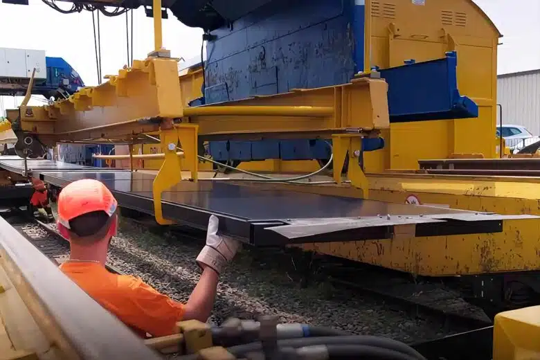 Le partenaire Scheuchzer SA a développé une machine facilitant l'installation des panneaux solaires pour le projet de Sun-Ways.