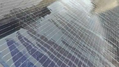 un récupérateur d’eau atmosphérique passif pour refroidir les panneaux solaires.