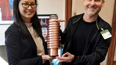 Le PDG de Thermodrain et la députée fédérale locale, Anne Minh Thu Quach à Ottawa.