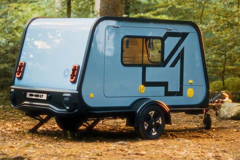 Carapate et Renault s'associent pour créer une mini caravane au look rétro inspirée de la R4.