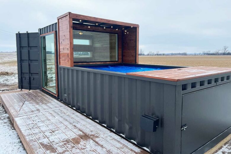 Combiner un sauna et une piscine dans un conteneur maritime, c'est possible avec Backcountry Containers.