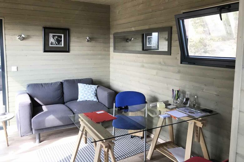 Un studio de jardin en bois tout équipé pour un logement, un bureau, un espace de travail, selon vos besoins.