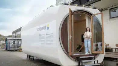 Une nacelle d'éolienne transformée en tiny house.