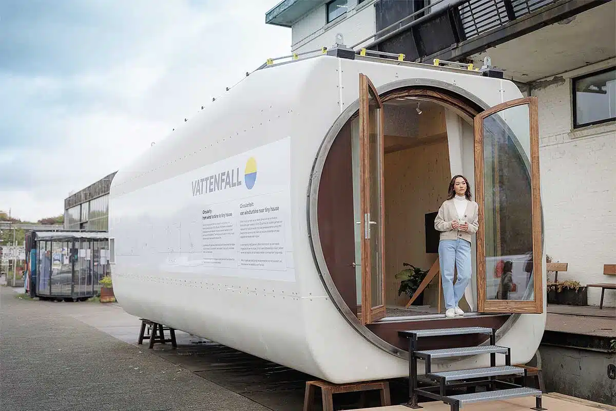 Une nacelle d'éolienne transformée en tiny house.