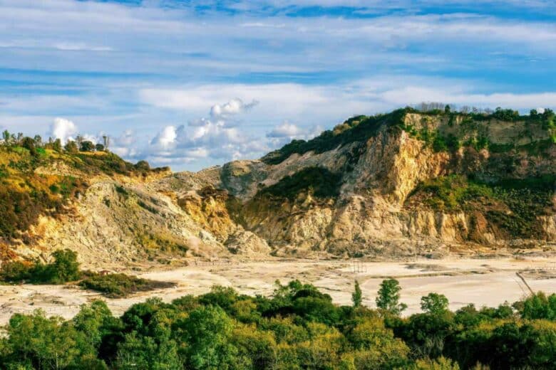 Paysage volcanique du Campi Flegrei près de Naples en Italie.