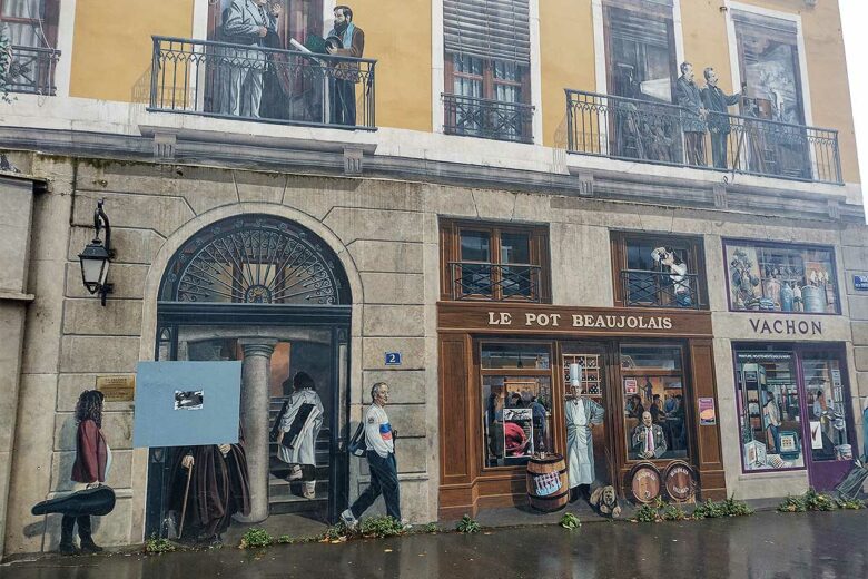 La fresque des Lyonnais, une œuvre de 800 m² à Lyon représentant des scènes et des personnalités de la ville.