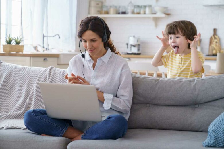 Le télétravail, c'est aussi se faire déranger de temps à autre par un membre de la famille.