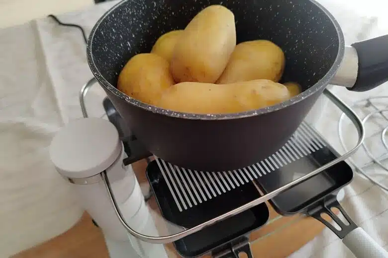 Le verre transparent permet aussi de garder les patates chaudes !