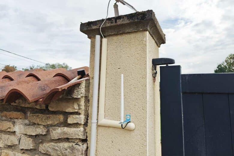 Un peu de câble management pour une installation propre.